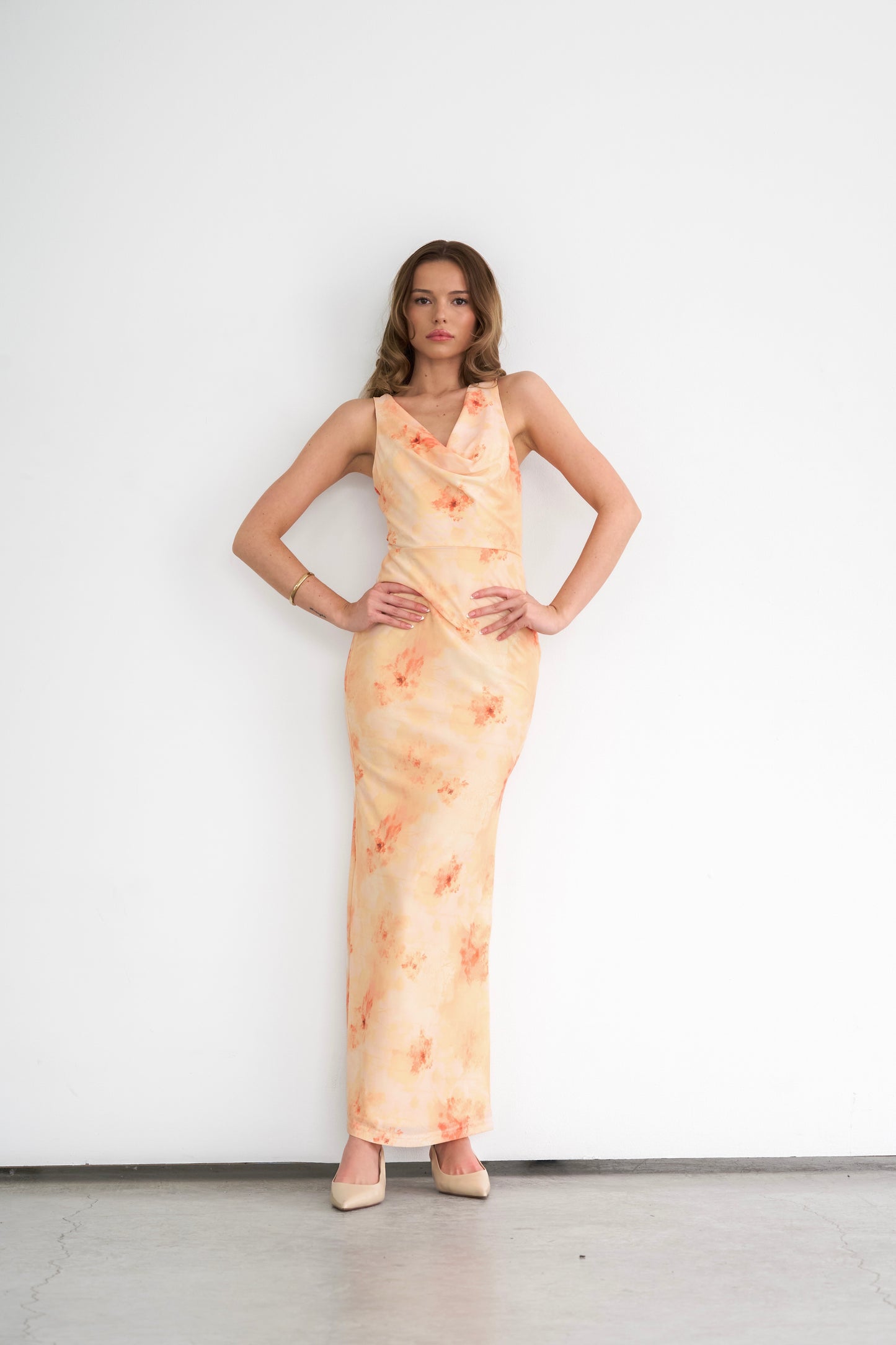 Robe longue en maille fleurie